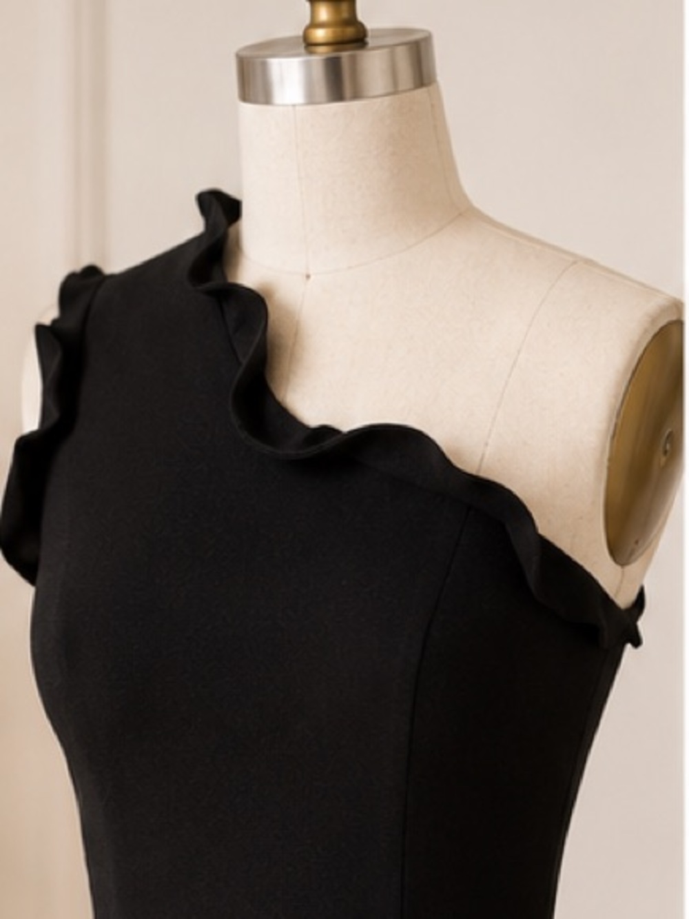 Black Halo Provella black one shoulder sheath dress ruffle trim Size 2 - Picture 5 of 10